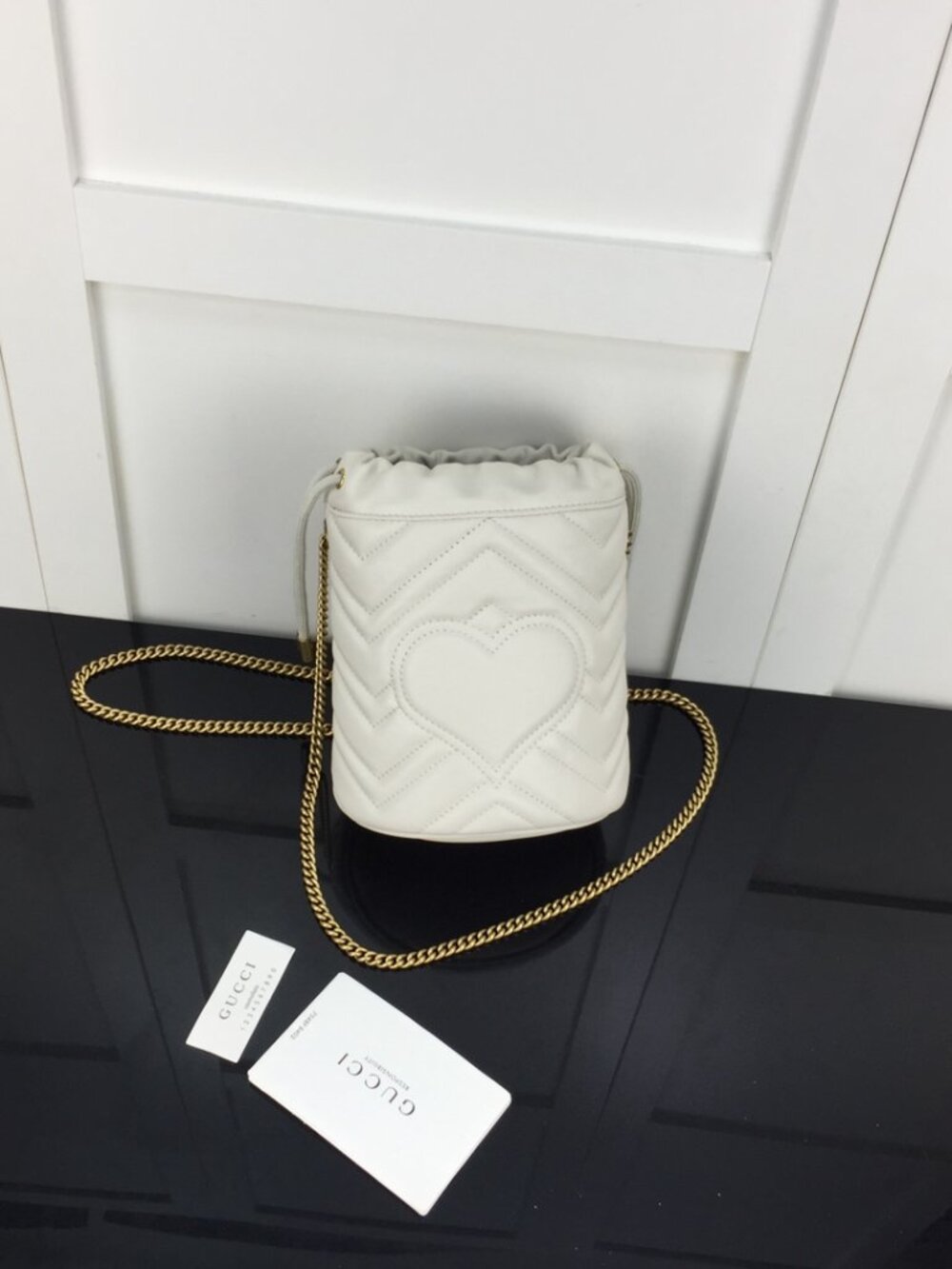 Gucci Cream Crossbody Bag with Gold Accents - Picture 4 of 9